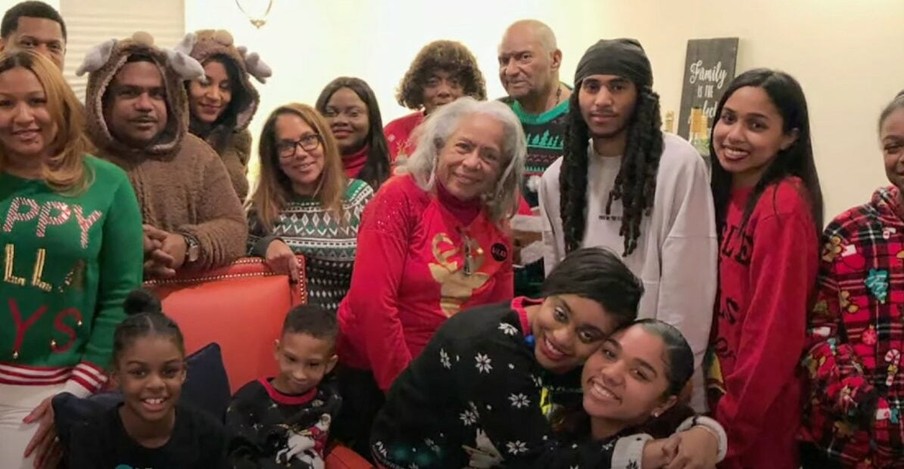 Single Mom with a Huge Heart Ends up Raising Nearly 40 Kids in Addition to Her Own