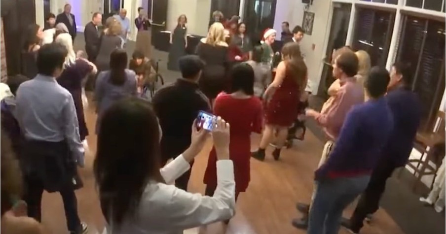 Bride-to-Be Can't Marry Fiancé After Uncovering Secret, So She Donates $15k Reception Instead