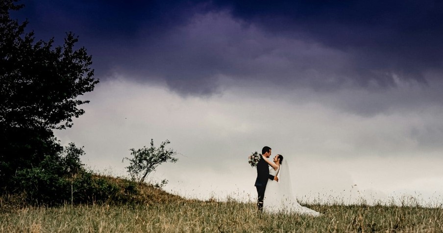 Wedding Photographer Keeps Camera Snapping As Huge Storm Rolls In & the Photos Are Stunning