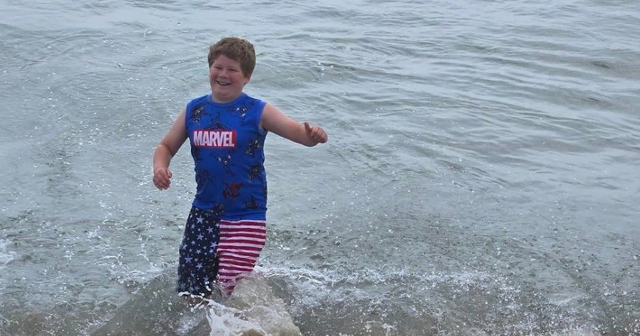 Mom Cautions Others After Son Who Was Playing in the Ocean Suddenly Collapses on the Beach