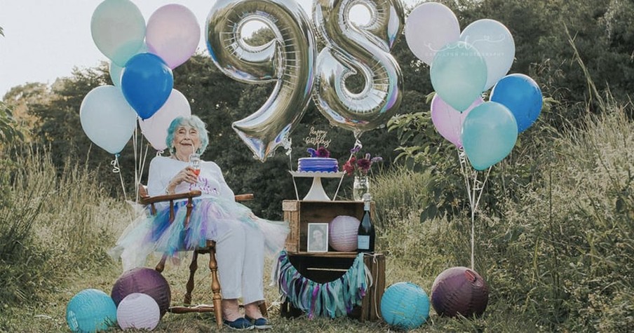 Granddaughter's Special Idea For 98-Yr-Old Grandma's Birthday Went Viral