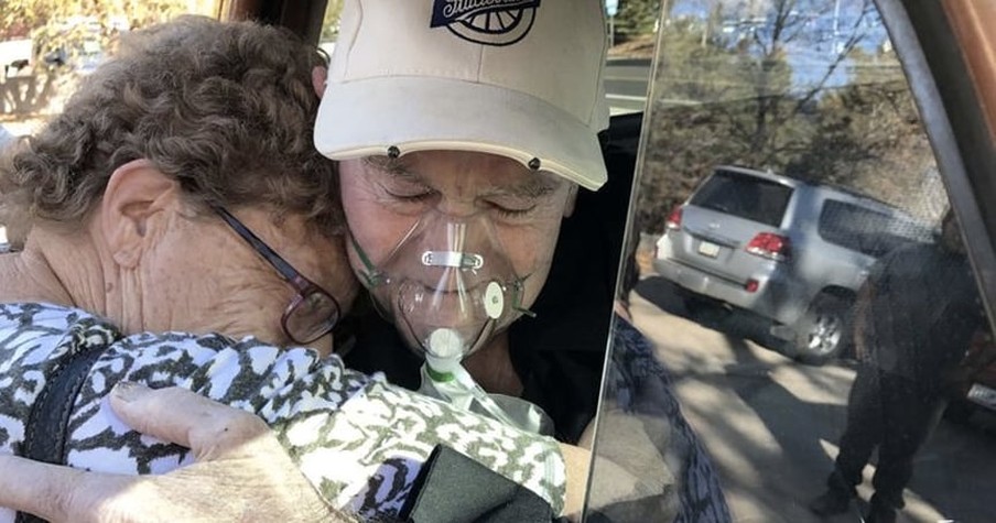 Dying Trucker Hugs Wife Of 44 Years As He Heads Out For His Final Ride In 62-Year-Old Studebaker