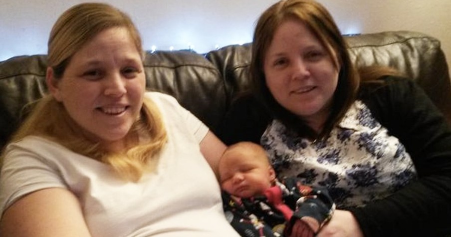 Sister Becomes Surrogate And Carries Baby For Identical Twin After Her Little Girl Dies