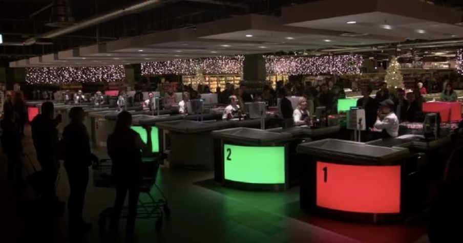 Grocery Store Surprises Shoppers With Flash Mob Of 'Jingle Bells'