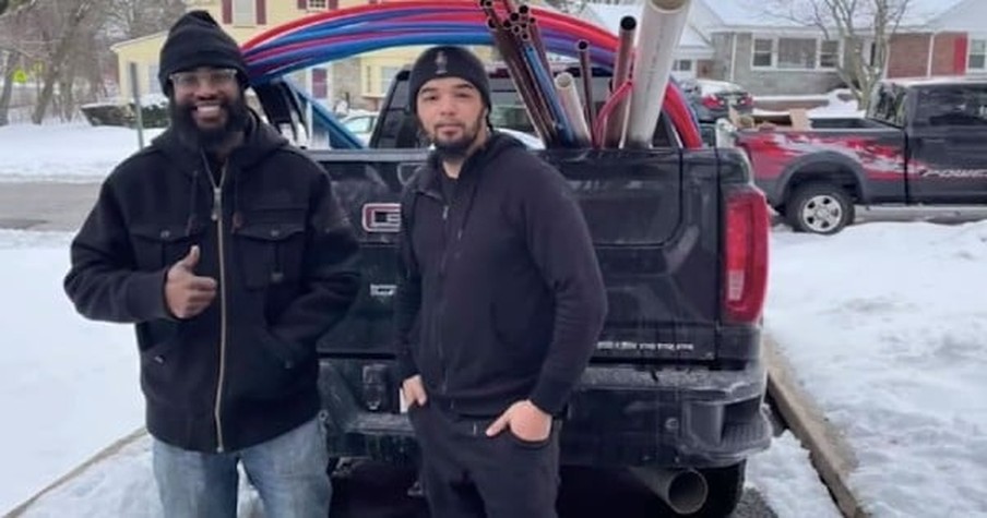 New Jersey Plumber Drives 22 Hours To Texas To Serve Others During Historic Snow Storm