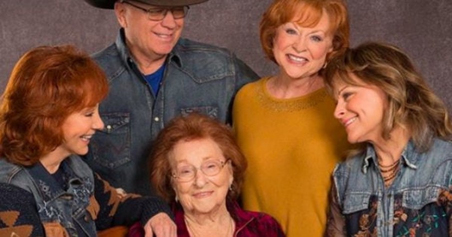 The Reba McEntire Family In Mourning After Country Star's Mom Passes Away At 93