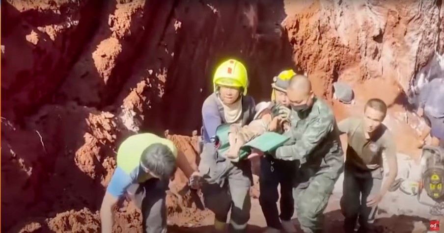 Rescuers Worked Tirelessly And Finally Saved A Toddler Who Fell Into A Well