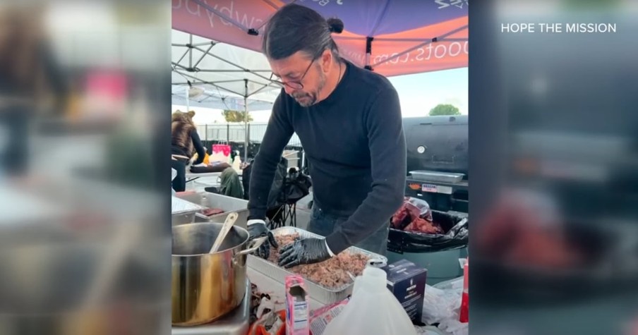 Rock Star Dave Grohl Shows His True Worth By Humbly Serving The Homeless