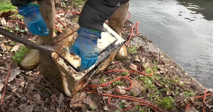 Father and Son Find a Real Safe Full of Money While Magnet Fishing and Know Just What to Do