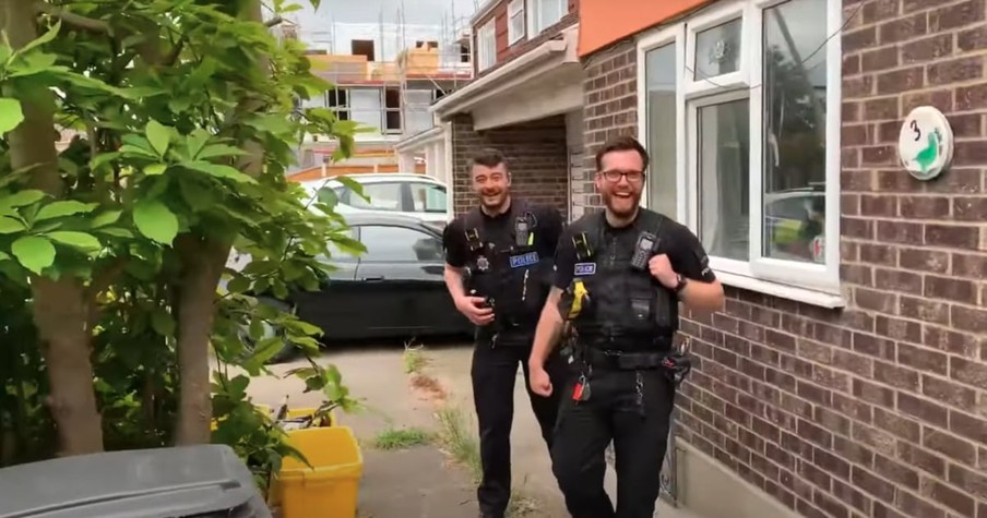 Police Can't Stop Laughing After Investigating Reports of 'Screams' from Concerned Neighbor