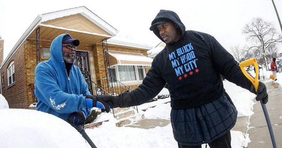 He Needed 10 Volunteers To Help Senior Citizens, 100 Showed Up