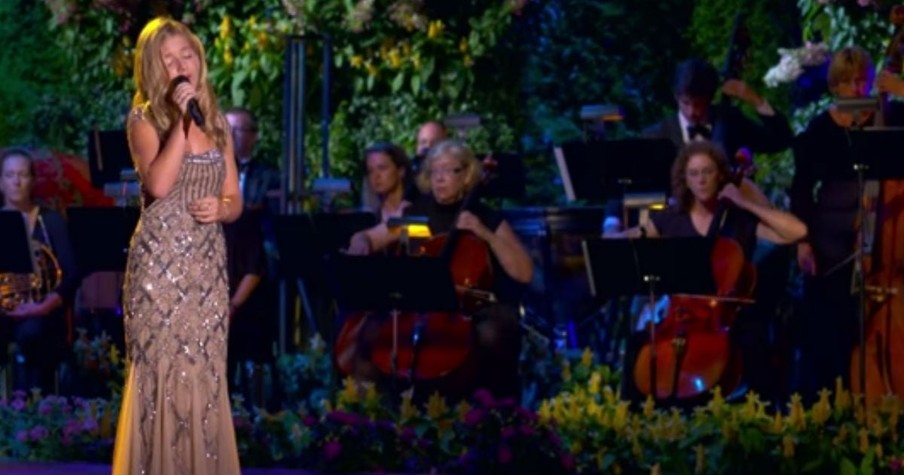 Jackie Evancho Singing 'Ave Maria'