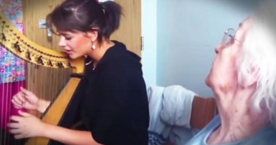 Girl Plays Her Harp And Sings Easter 'Hallelujah' For Her Nana