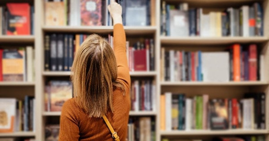 Bookstore Reached Out for Help and Customers Flooded Them with 25,000 Online Orders