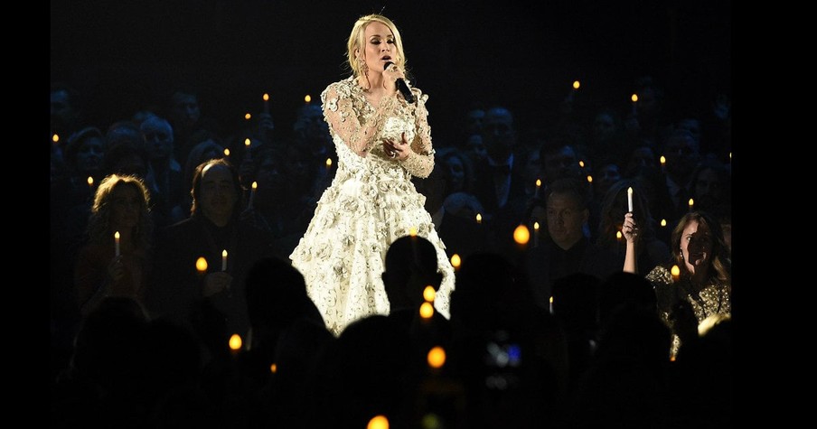 Carrie Underwood Sings “Softly And Tenderly” In Honor Of Shooting Victims