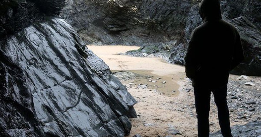 Man Snaps Beach Photo Proving Tragic Tale is Really True Story