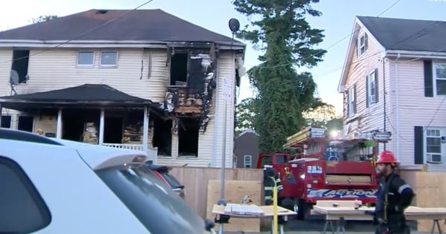 Neighbor Jumps In And Uses Old Mattress To Help Mom And 2 Kids Escaping A Fire