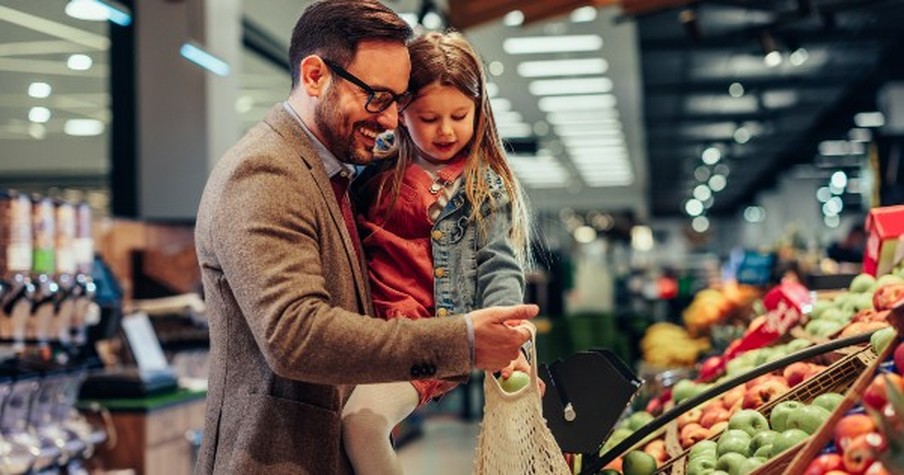 100 Employees Are Getting Free Groceries For A Month All Thanks To An Amazing Act Of Kindness