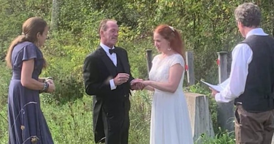 Couple Ends Up Getting Married At The Border So 96-Year-Old Grandma Can Attend