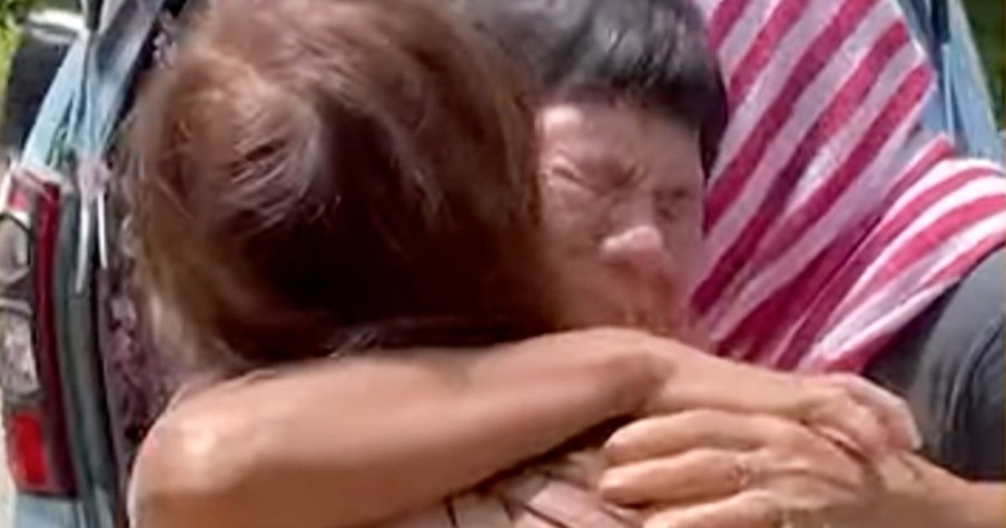 Daughter Returns Home After 4 Years Away And Her Mother's Reaction Is Priceless