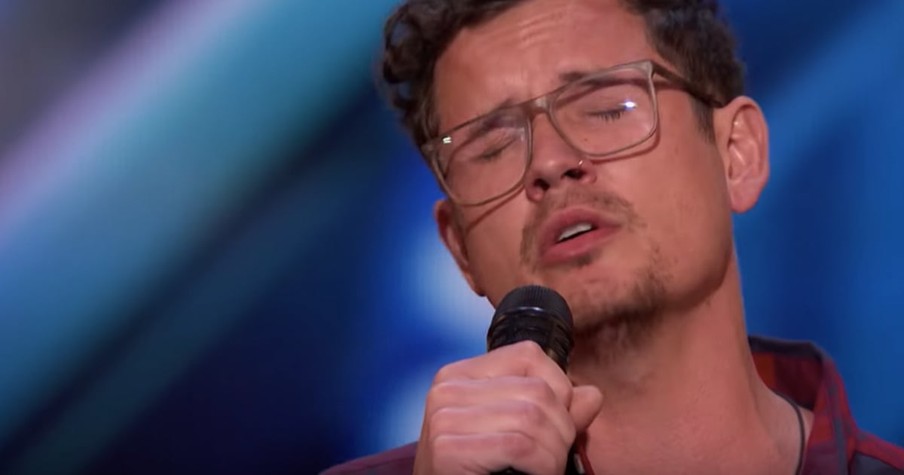 Father Of 6 Earns Simon's Golden Buzzer With A Truly Heartfelt Performance