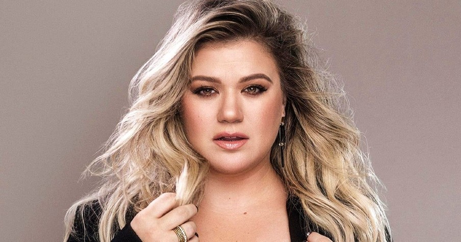 Kelly Clarkson Had The Perfect Response To Troll's Harsh Comment About Her Divorce From Husband