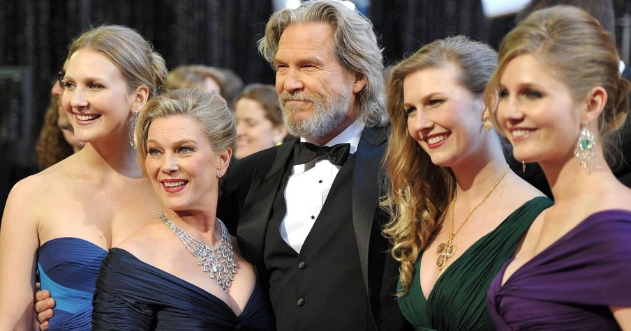 Jeff Bridges and Wife Had Love at First Sight & They're Still Going Strong Over 40 Years Later