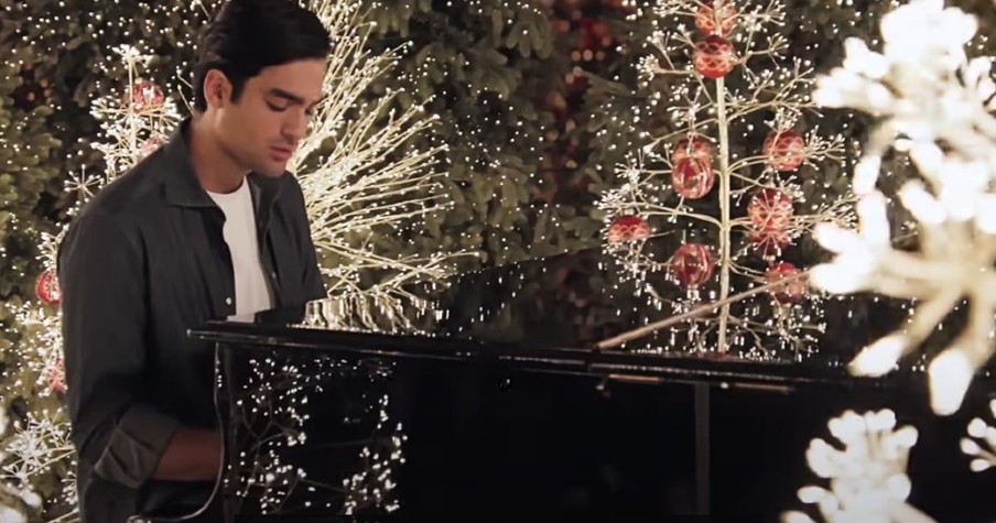 Andrea Bocelli's Son, Matteo Bocelli, Sits Down At The Piano To Perform A Beautiful Christmas Song