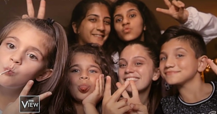 The Unthinkable Happened And Left 17-Year-Old A 'Mom' To 5 Siblings After Losing Both Parents