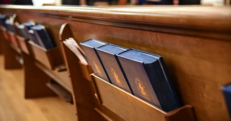 11 Ways Bringing Back Hymnals To Worship Connects Us As A Church