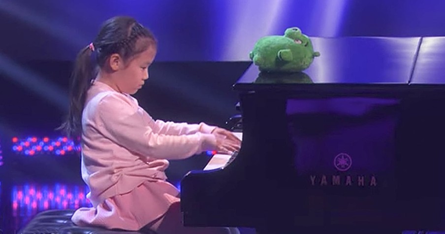 Piano Prodigy Anke Chen Performs On The Ellen Degeneres Show