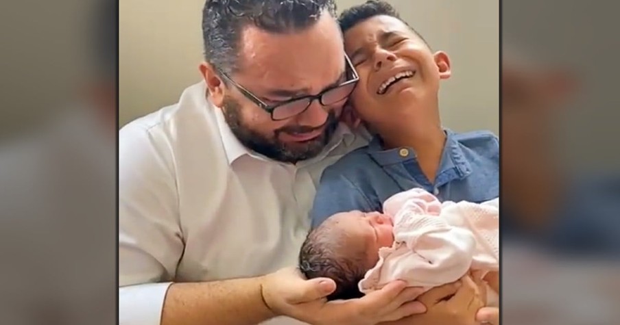 Cameras Caught A Father And Son Crying While Holding Miracle Baby And It's So Powerful