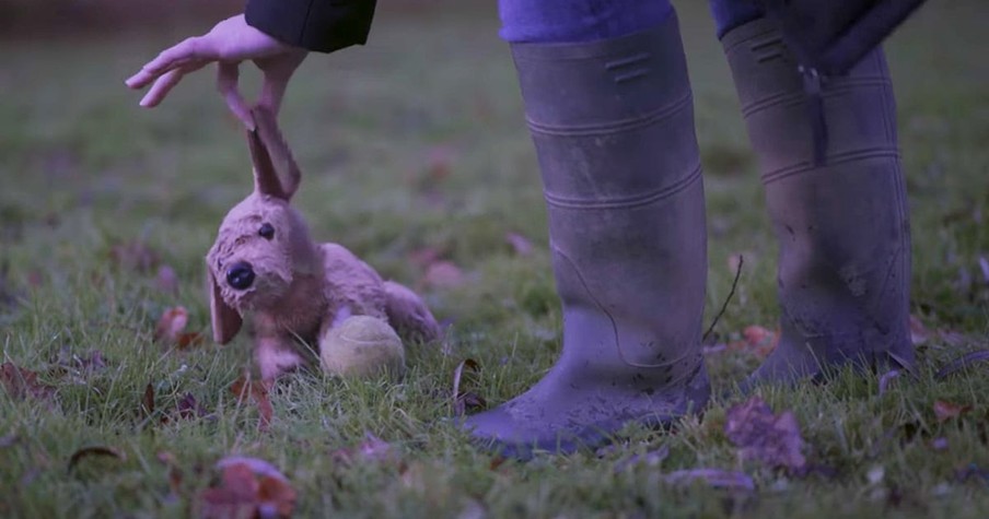 Heartbreaking Christmas Ad Reminds That Dogs Aren't Presents