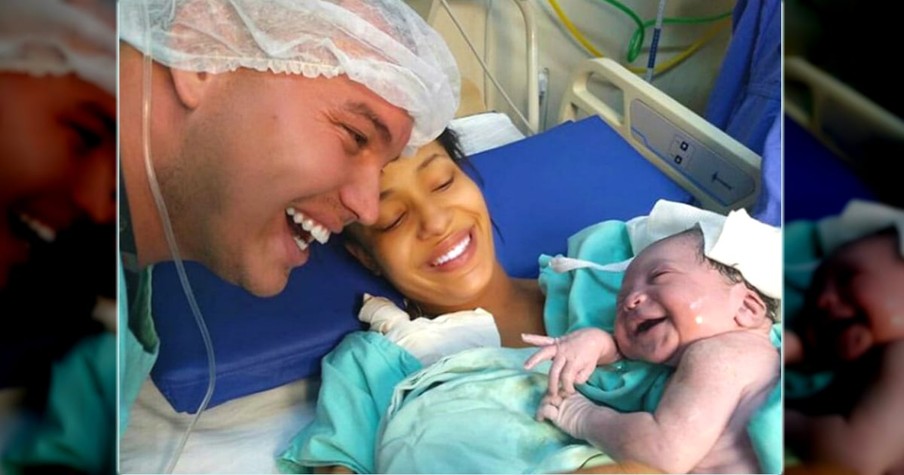 Newborn Baby Smiles The Instant She Hears Dad's Voice And The Touching Photo Is Going Viral