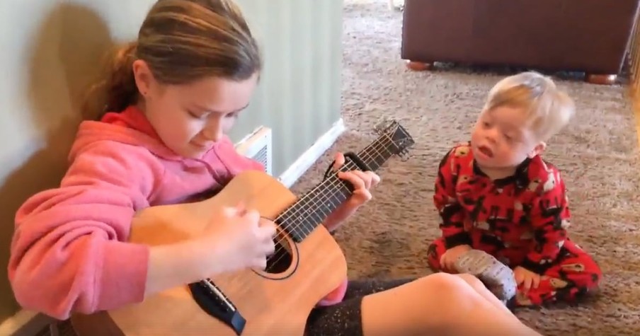 Touching Moment A Brother And Sister Sing 'You Are My Sunshine'