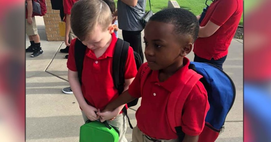 2nd Grader Sees Boy With Autism Crying On 1st Day Of School And His Compassion Is Going Viral