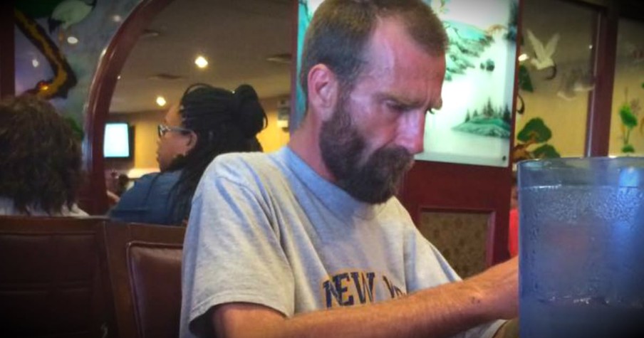 Angel Helps A Homeless Man After A Buffet Refuses Him Water