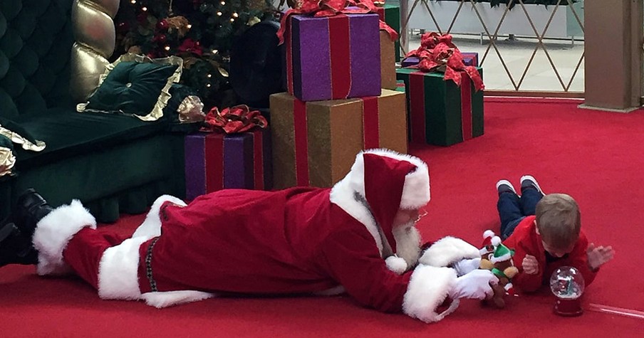 Caring Santa Gets Down on the Floor for a Boy with Autism and It Sends a Beautiful Message