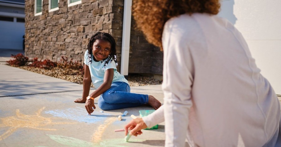 Neighbor Complains about Child's Chalk Drawings on Sidewalk and Mom Has Best Response