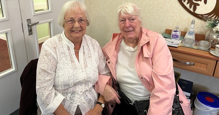 2 Childhood Friends Lost Touch And Then Reunite 60 Years Later In Nursing Home