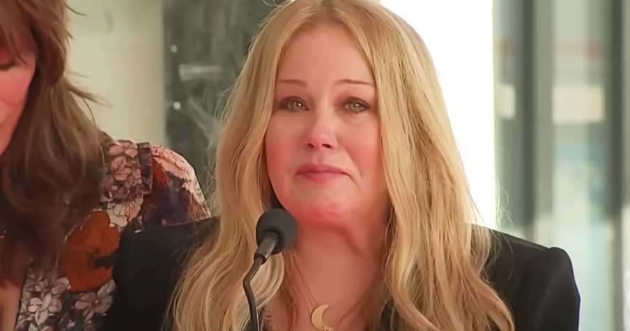 Christina Applegate Makes First Appearance Since Announcing Illness And It Gets Emotional