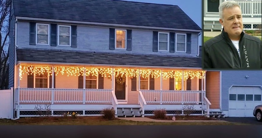 Neighbor Hangs Christmas Lights In March 1 Last Time For The 'Grinch' Next Door