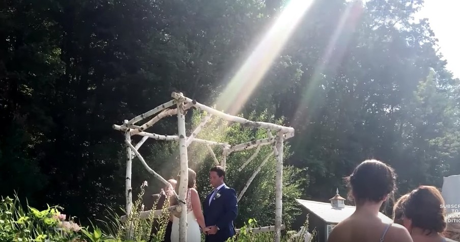 Bride Honors Late Father During Wedding In The Most Amazing Way