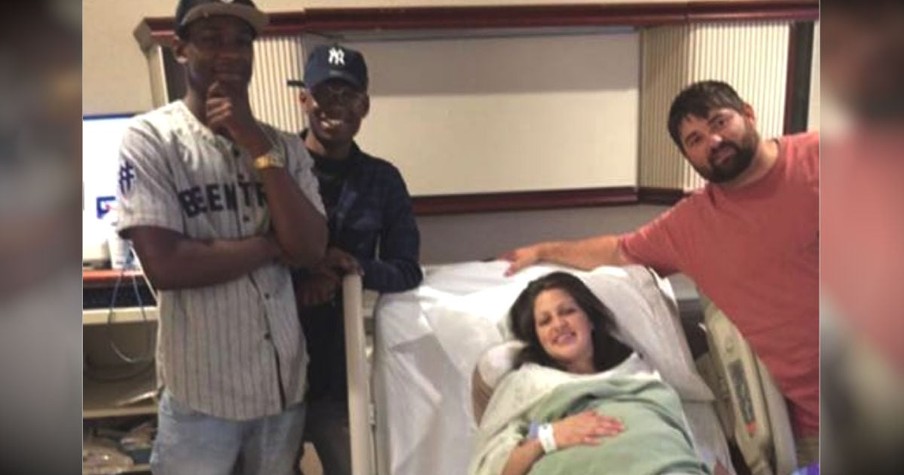 Couple In Labor Accidentally Texted Strangers Who Show Up At Hospital