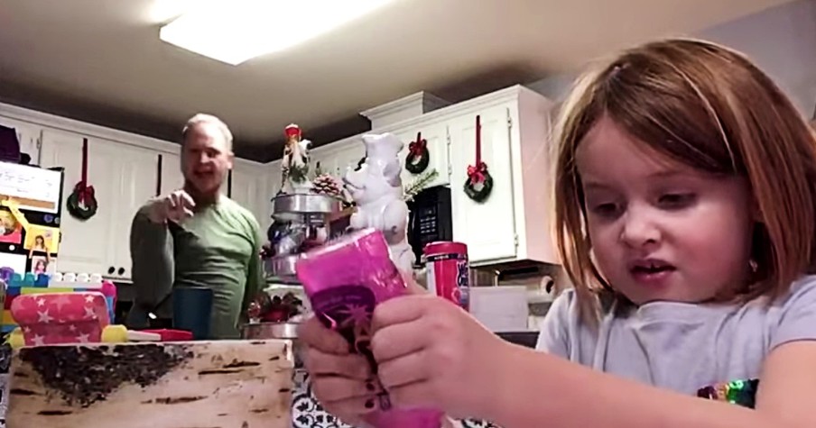 Dad Dancing In The Background Of Daughter's Video Doesn't Realize She's Filming for School