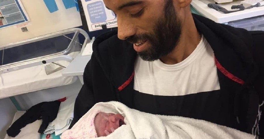 Dad Dying Of Cancer Cuddles His Newborn Baby And Is Gone 48 Later