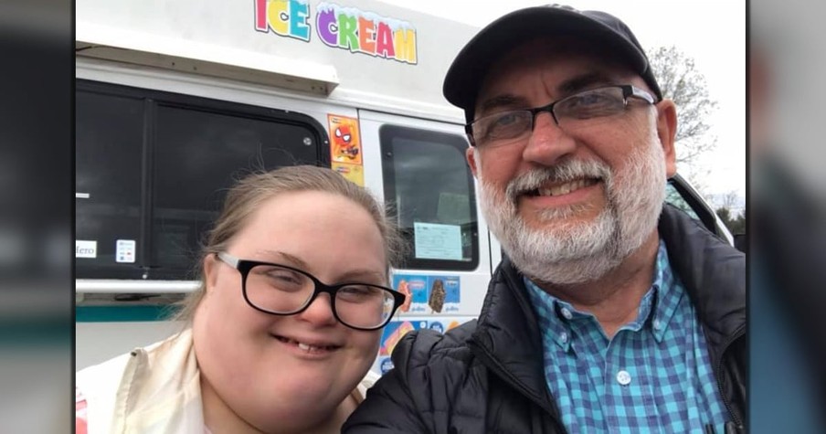 2 Kids with Down Syndrome Run Dad's Ice Cream Truck & How Community Reacts Floors Him