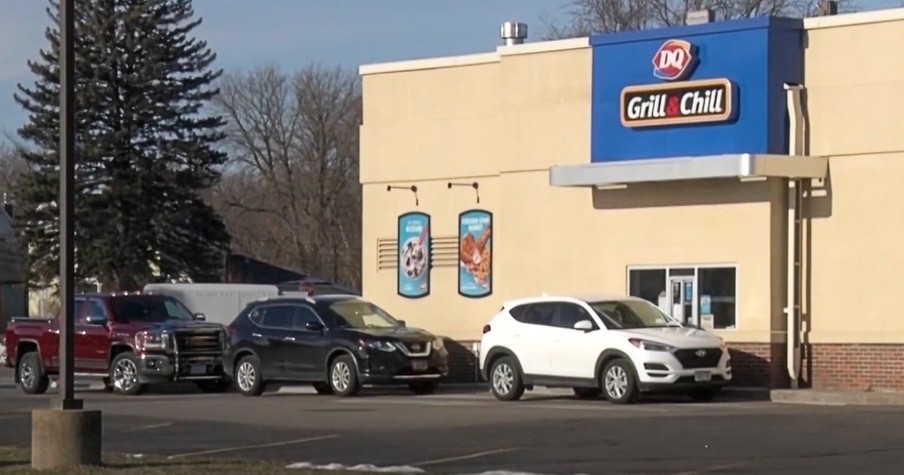 Act Of Kindness At Dairy Queen Drive-Thru Sparks Chain Reaction From Almost 1,000 Cars