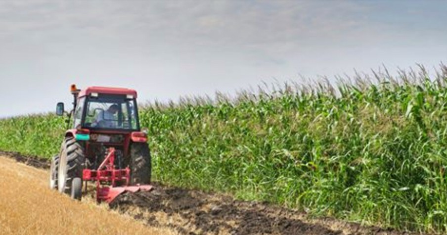 Strangers Helped by Hand of God to Miraculously Lift Tractor Off Trapped Man