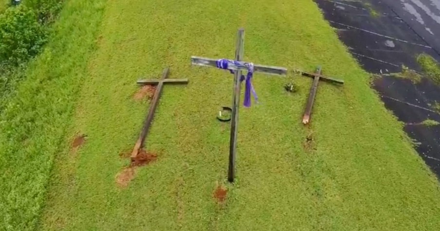 Only 1 of 3 Crosses Remained Standing After An Easter Tornado And It Holds A Powerful Message